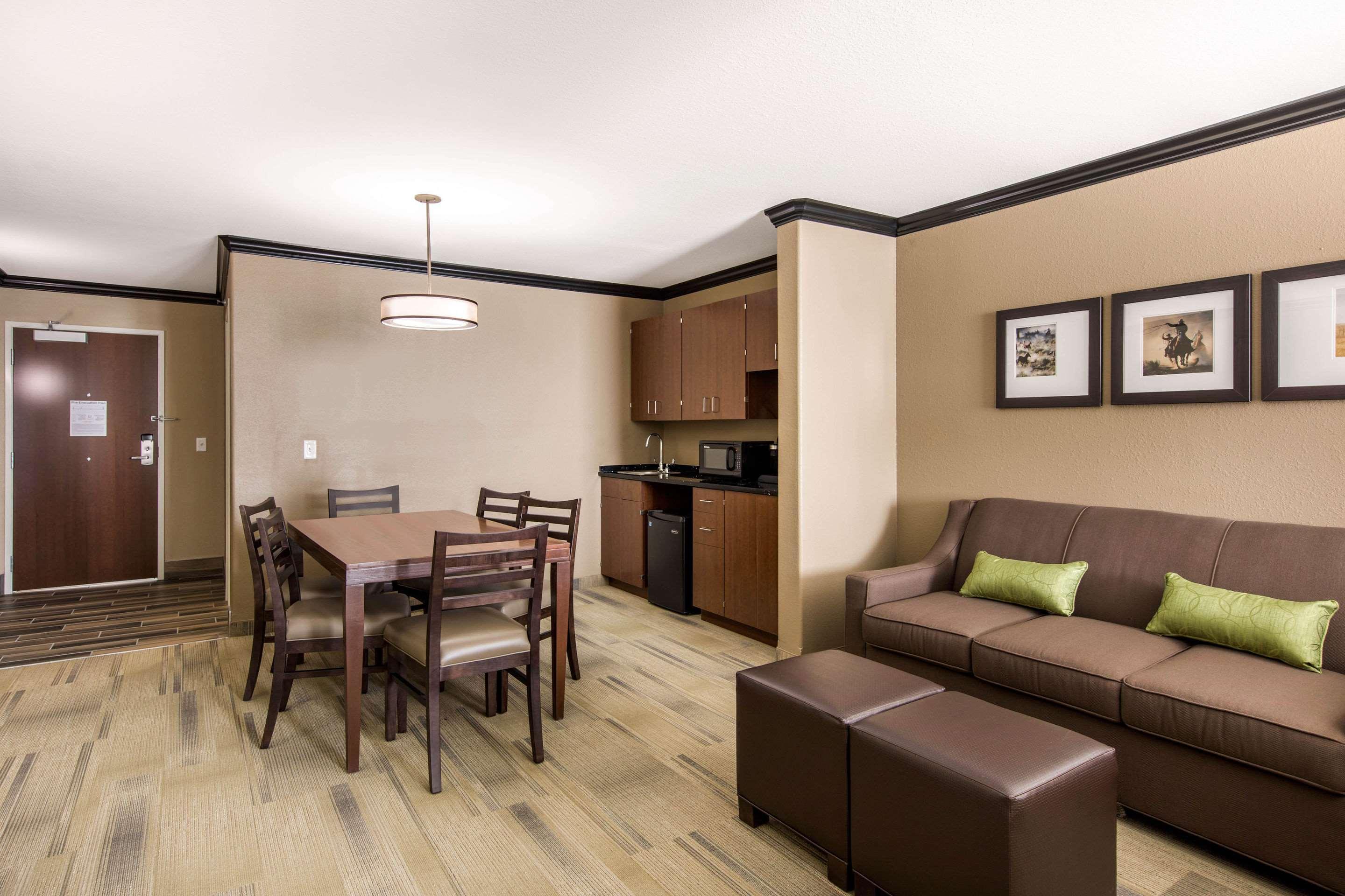 Comfort Suites Liberal Buitenkant foto
