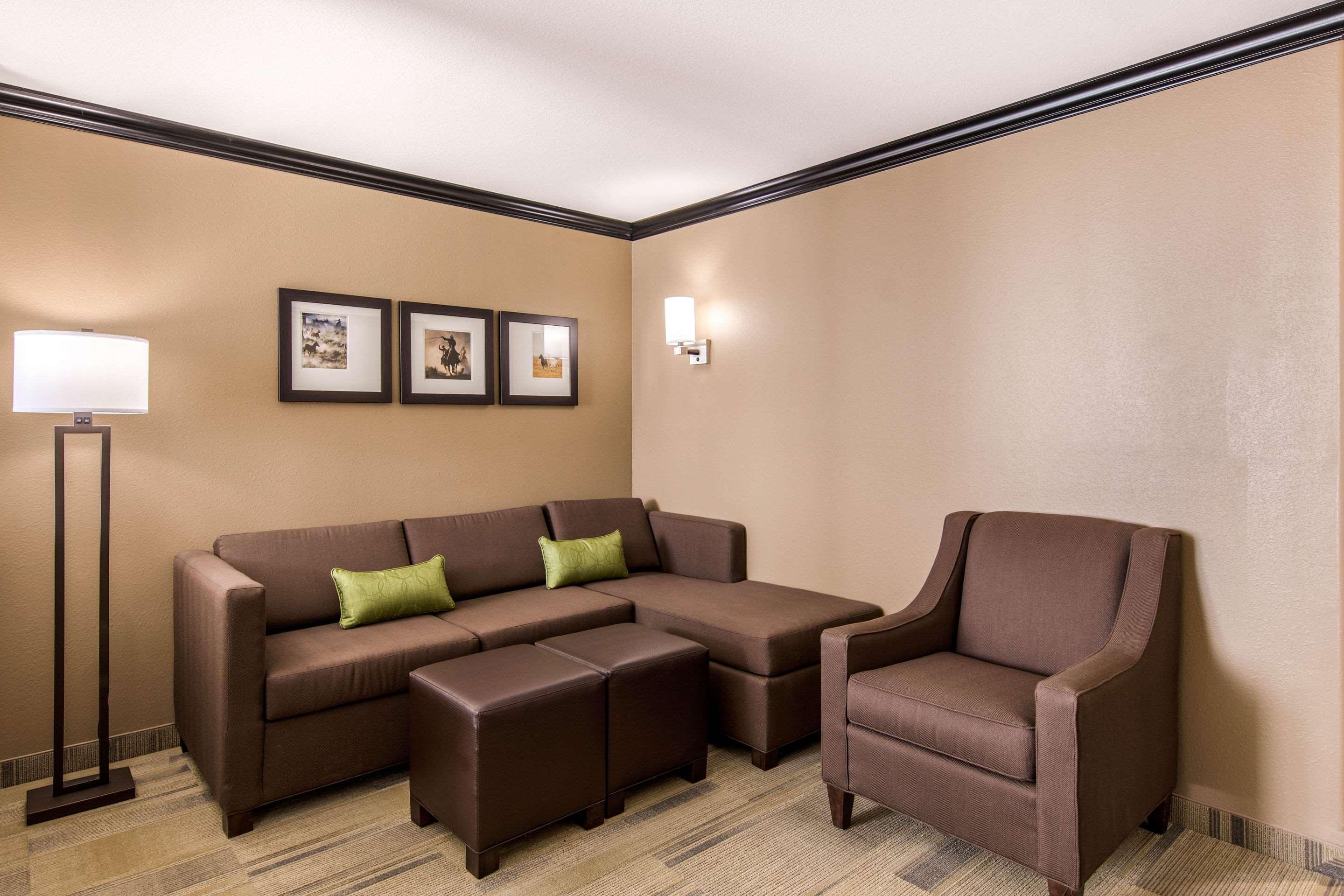 Comfort Suites Liberal Buitenkant foto