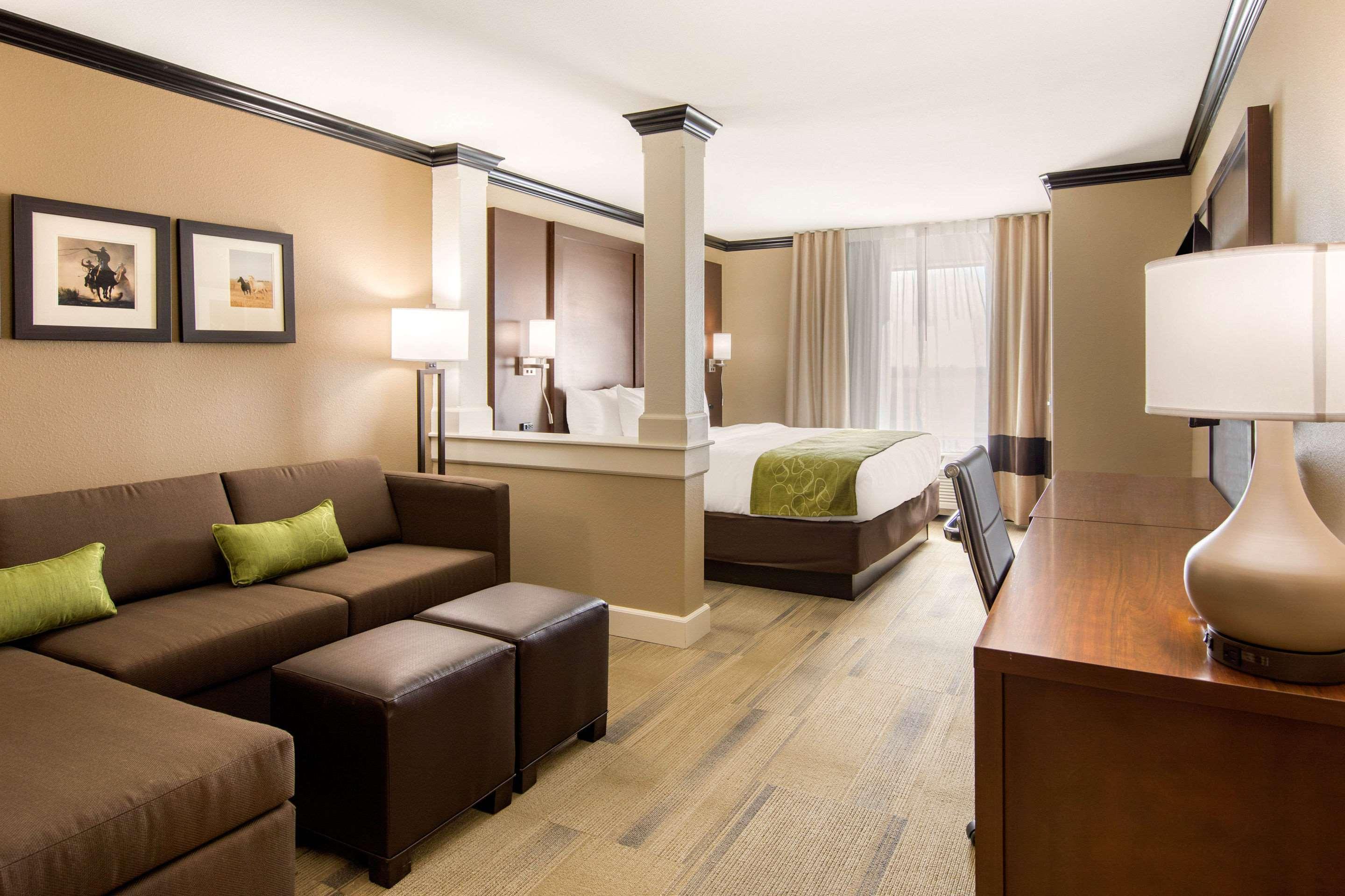 Comfort Suites Liberal Buitenkant foto