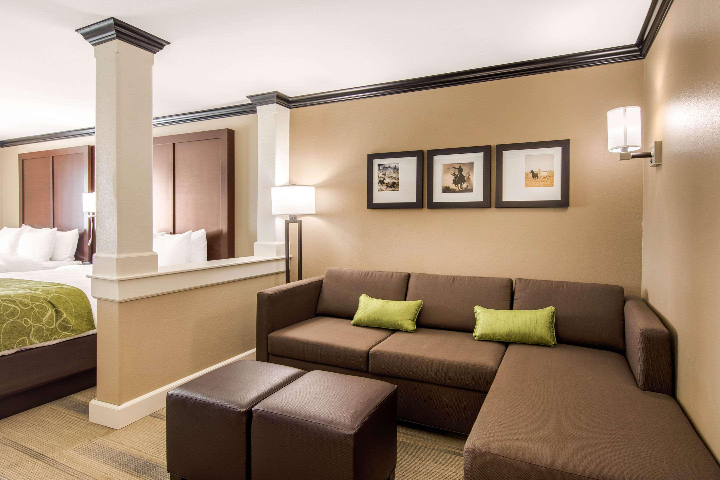 Comfort Suites Liberal Buitenkant foto