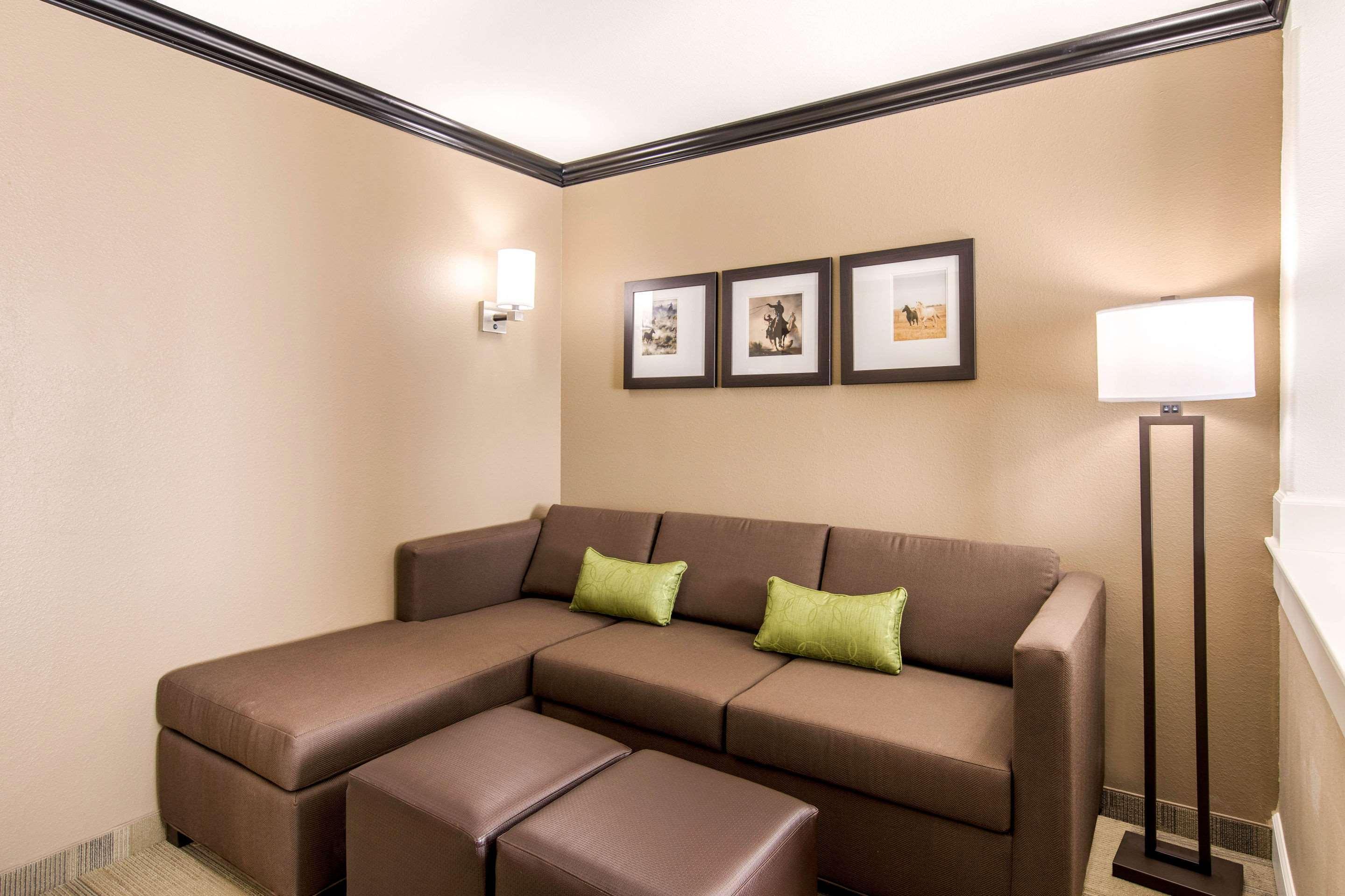Comfort Suites Liberal Buitenkant foto