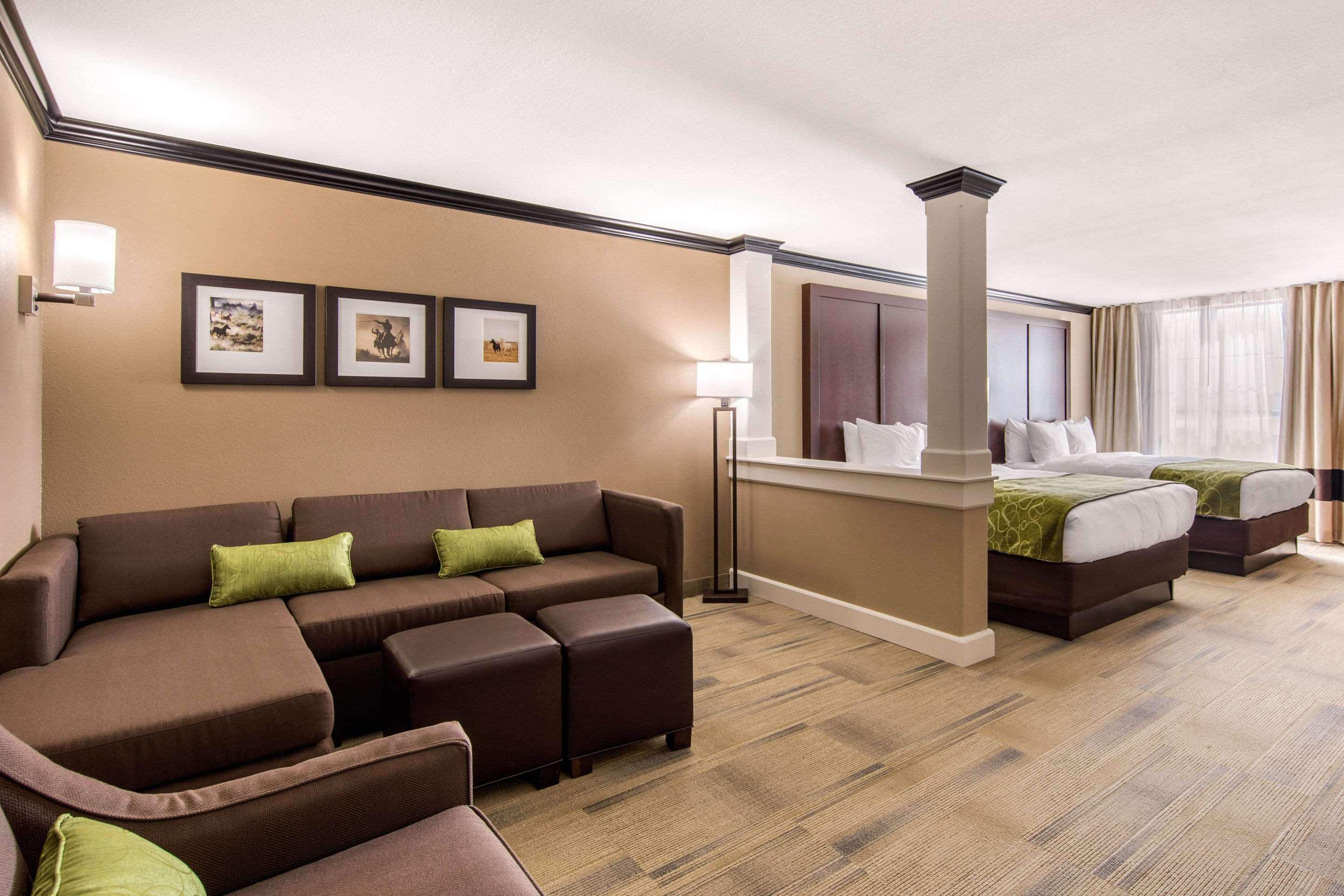Comfort Suites Liberal Buitenkant foto