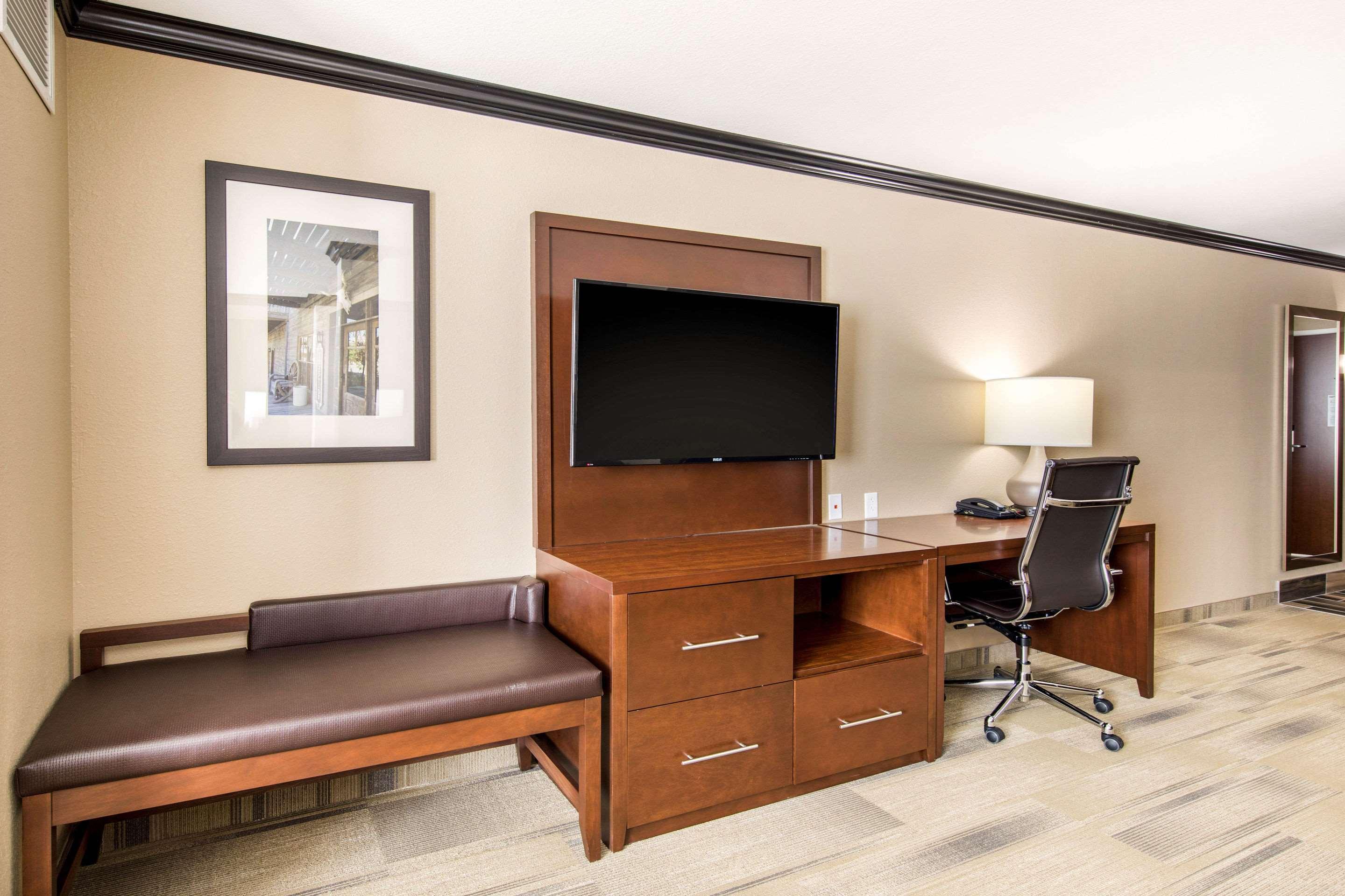 Comfort Suites Liberal Buitenkant foto