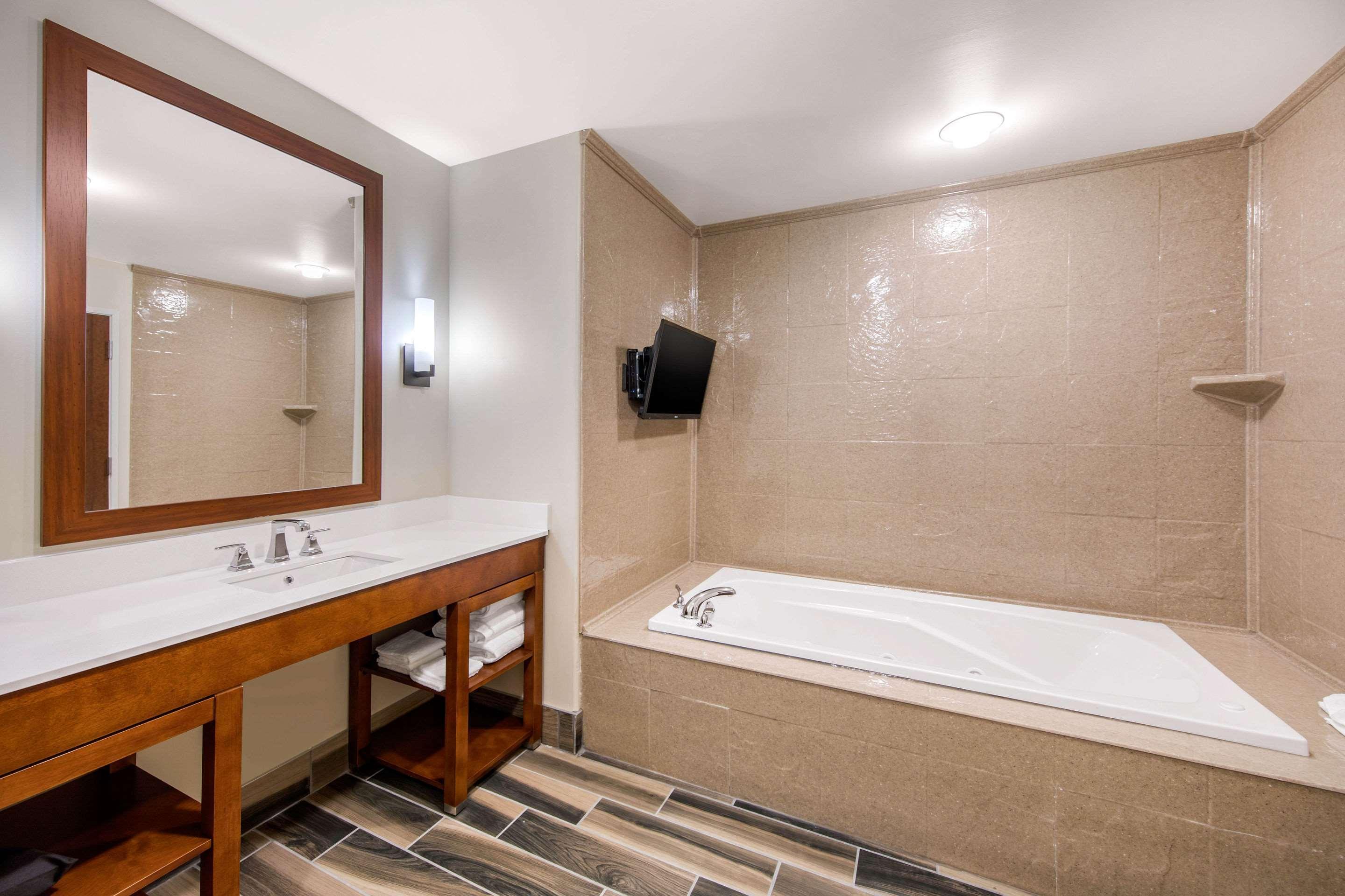 Comfort Suites Liberal Buitenkant foto