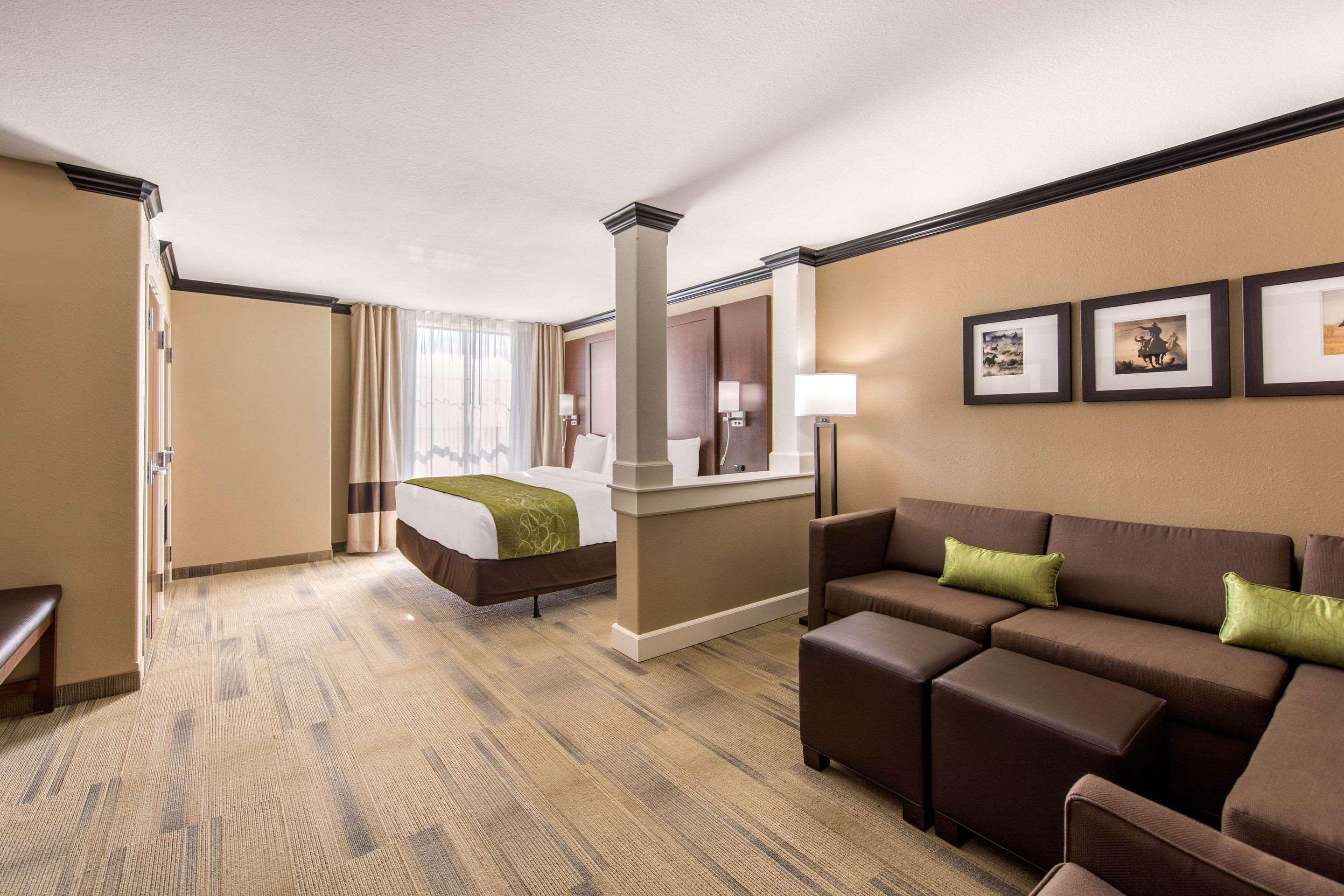 Comfort Suites Liberal Buitenkant foto