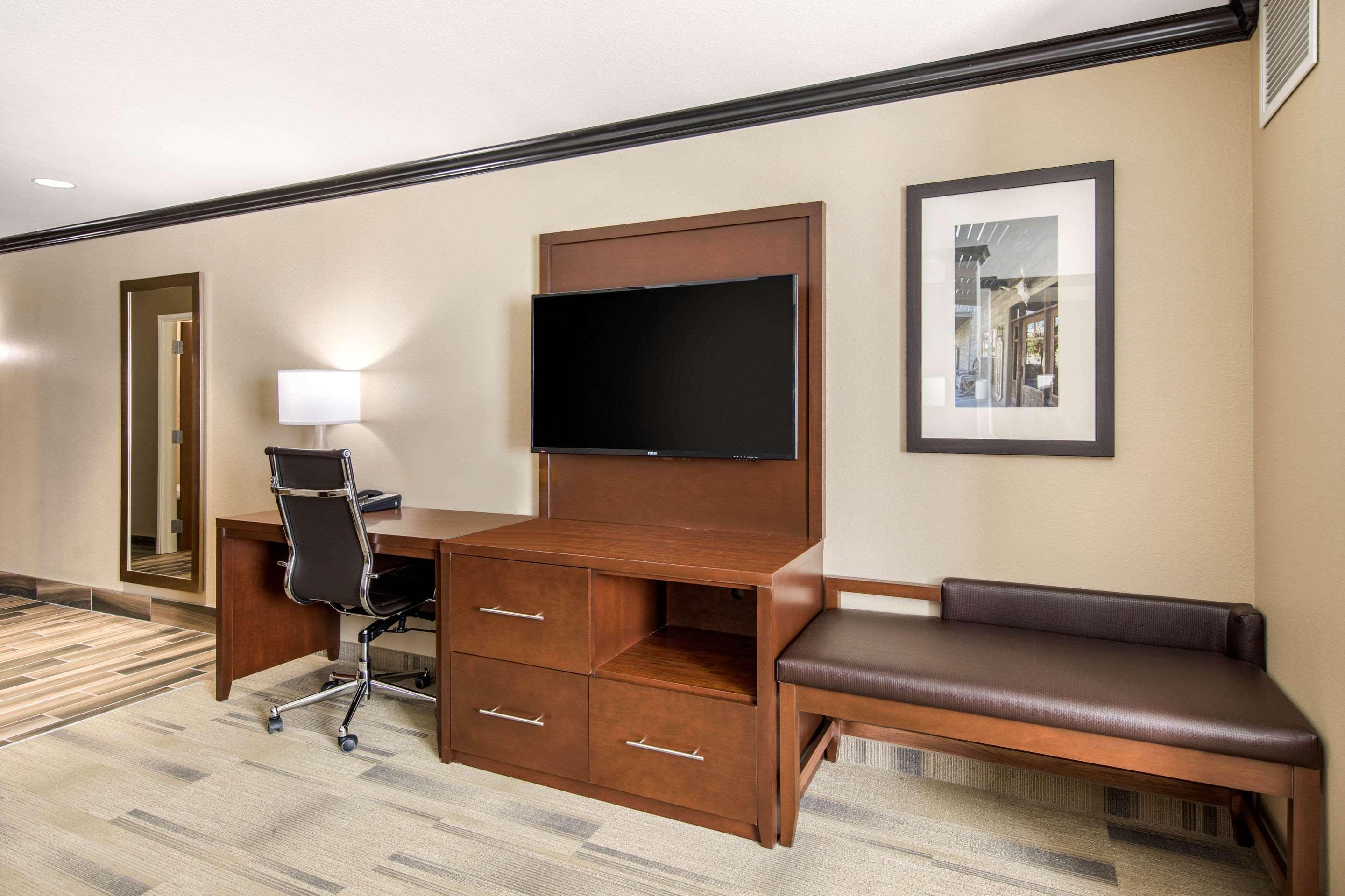 Comfort Suites Liberal Buitenkant foto