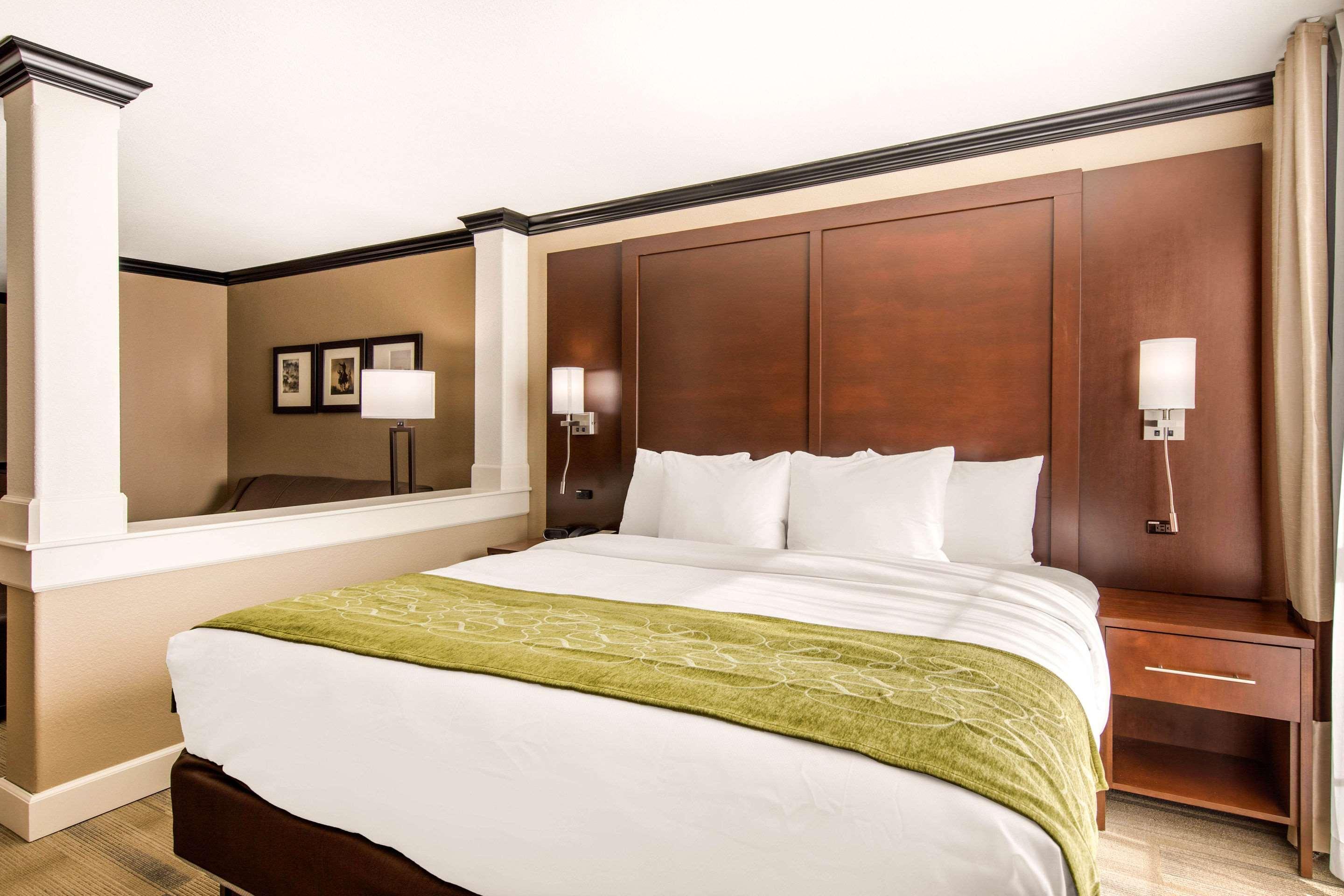 Comfort Suites Liberal Buitenkant foto