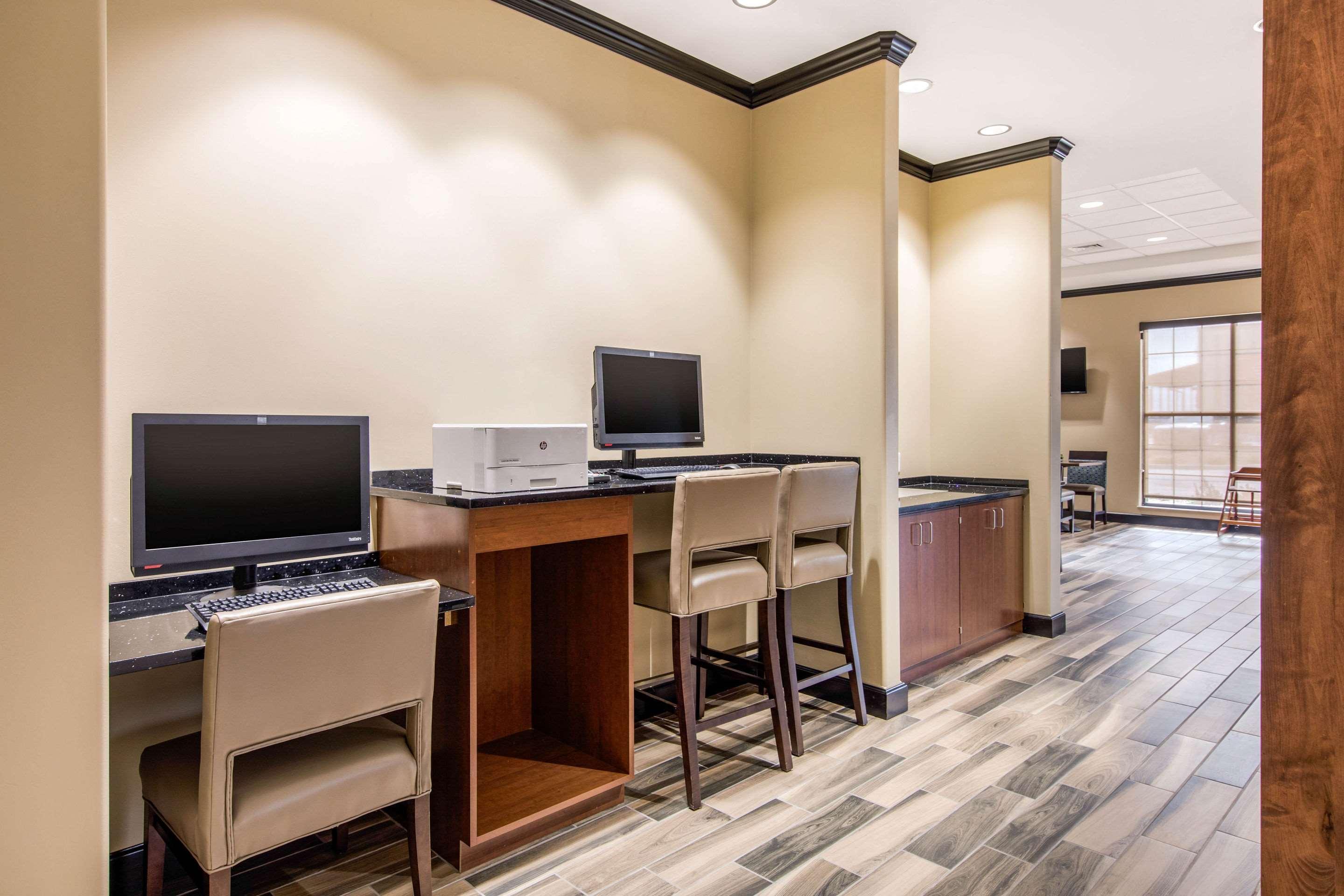 Comfort Suites Liberal Buitenkant foto