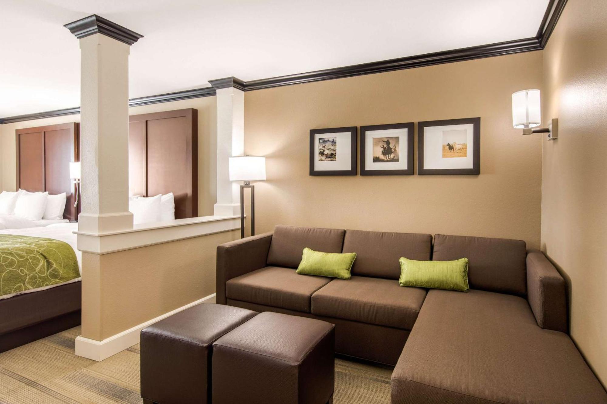 Comfort Suites Liberal Buitenkant foto